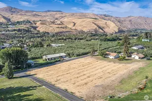 37 Golden Hls Ln, Wenatchee, WA 98801 - Photo 1