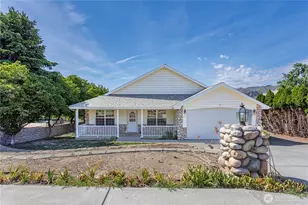 1718 6th St SE, East Wenatchee, WA 98802 - Photo 1