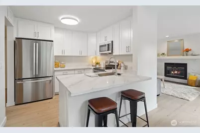 9800 Roosevelt Way NE #14, Seattle, WA 98115 - Photo 1