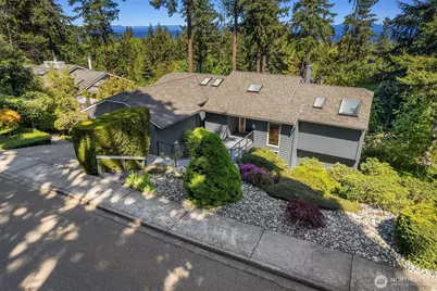 4906 157th Avenue SE, Bellevue, WA 98006 - Photo 1