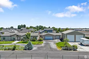 1183 E 9 Road NE, Moses Lake, WA 98837 - Photo 1