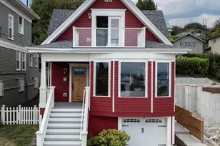 911 32nd Ave S, Seattle, WA 98114 - Photo 1