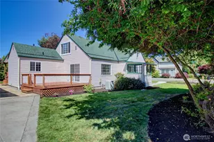 215 N 6th St, La Conner, WA 98257 - Photo 1