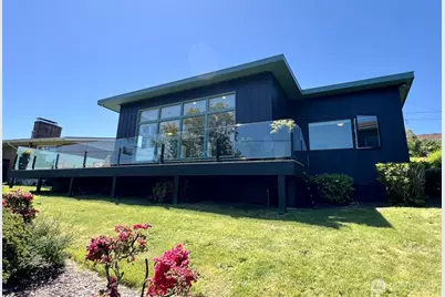 10846 Garden Pl S, Seattle, WA 98178 - Photo 1