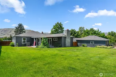 367 1st Street SE, East Wenatchee, WA 98802 - Photo 1