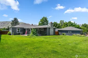 367 1st St SE, East Wenatchee, WA 98802 - Photo 1