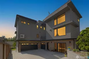 3240 32nd Ave W, Seattle, WA 98199 - Photo 1