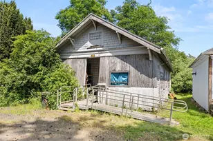 513 7th St, Raymond, WA 98577 - Photo 1