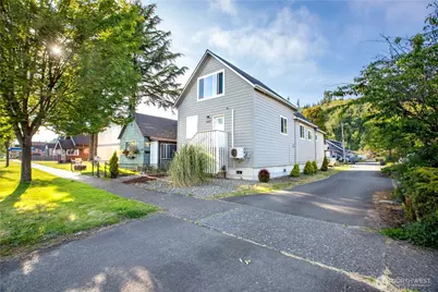 2527 Sumner Avenue, Hoquiam, WA 98550 - Photo 1