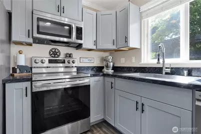 918 Cleveland Avenue, Snohomish, WA 98290 - Photo 1