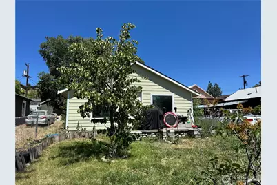 324 W Bartlett Avenue, Omak, WA 98841 - Photo 1