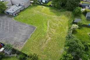 1005 W Pioneer Ave, Puyallup, WA 98371 - Photo 1