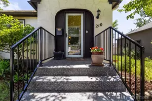 210 SE 4th St, College Place, WA 99324 - Photo 1