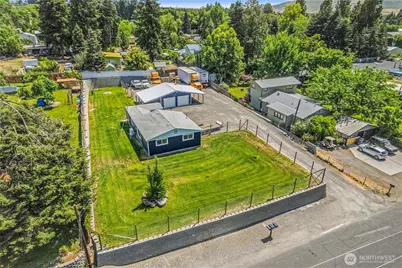 143 N June Avenue, East Wenatchee, WA 98802 - Photo 1