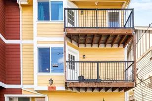 5798 Roosevelt Way NE, Seattle, WA 98105 - Photo 1