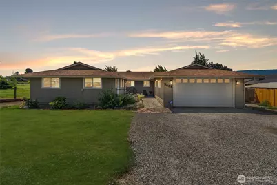 2408 3rd Street NE, East Wenatchee, WA 98802 - Photo 1