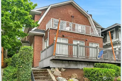 4715 19th Avenue NE, Seattle, WA 98105 - Photo 1