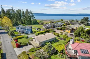 731 Melody Ln, Edmonds, WA 98020 - Photo 1