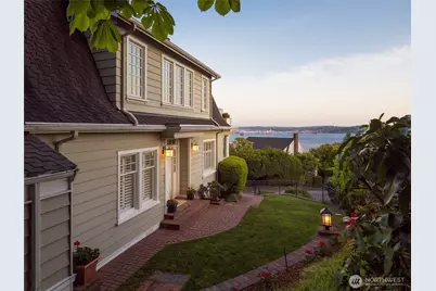 526 W Kinnear Place, Seattle, WA 98119 - Photo 1