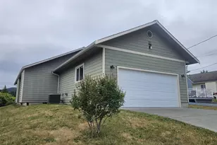 811 W 8th St, Port Angeles, WA 98363 - Photo 1