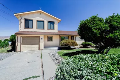 919 Woodward Drive, Wenatchee, WA 98801 - Photo 1