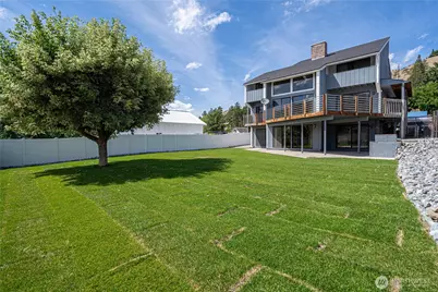 228 E Gibson Avenue, Chelan, WA 98816 - Photo 1