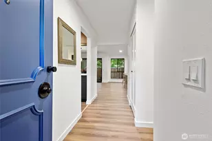 10305 NE 16th St, Bellevue, WA 98004 - Photo 1