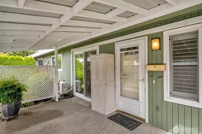 329 7th Place SE #4, Puyallup, WA 98372 - Photo 1