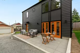 10508 Linden Ave N, Seattle, WA 98133 - Photo 1