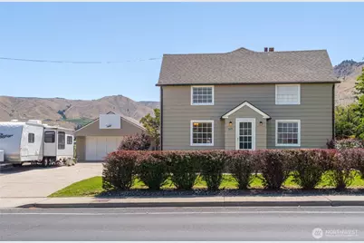 529 Crawford Avenue, Wenatchee, WA 98801 - Photo 1
