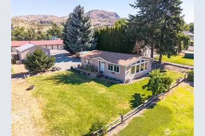 804 E Wapato Avenue, Chelan, WA 98816 - Photo 1