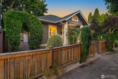 402 31st Avenue E, Seattle, WA 98112 - Photo 1