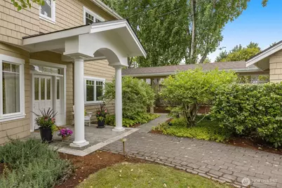 3021 W Mercer Way, Mercer Island, WA 98040 - Photo 1