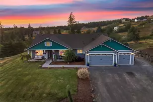 233 Powder Hill Dr, Kalama, WA 98625 - Photo 1