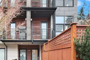 219 12th Ave E, Seattle, WA 98102 - Photo 1