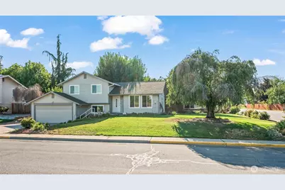 938 College Street, Wenatchee, WA 98801 - Photo 1