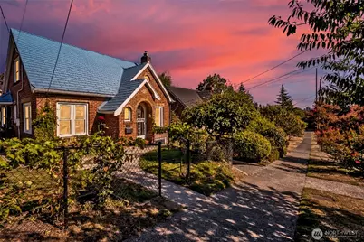 334 NE 57th Street, Seattle, WA 98105 - Photo 1