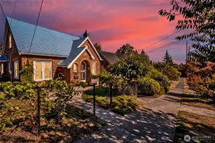 334 NE 57th St, Seattle, WA 98105 - Photo 1