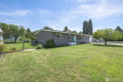 267 N James Avenue, East Wenatchee, WA 98802 - Photo 1