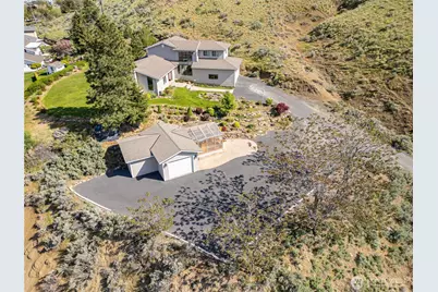 1811 Skyline Drive, Wenatchee, WA 98801 - Photo 1