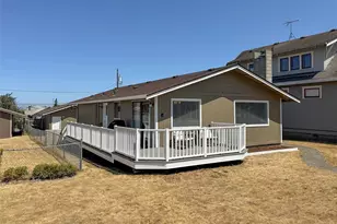 521 W 9th St, Port Angeles, WA 98362 - Photo 1