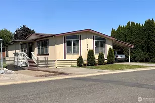 915 NE Chelan St, College Place, WA 99324 - Photo 1