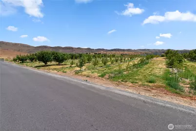 2851 2nd Street SE, East Wenatchee, WA 98802 - Photo 1