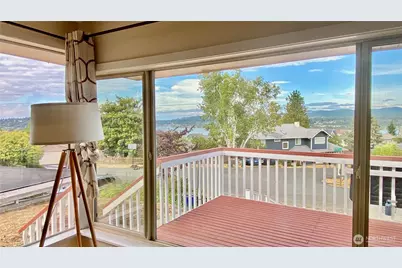 11009 Woodward Avenue S, Seattle, WA 98178 - Photo 1