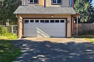 701 98th St E, Tacoma, WA 98445 - Photo 1