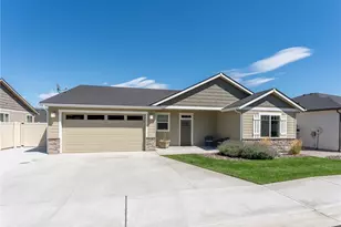 180 Pershing Cir, Wenatchee, WA 98802 - Photo 1