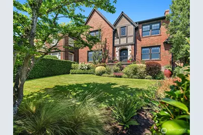 324 W Kinnear Place, Seattle, WA 98119 - Photo 1
