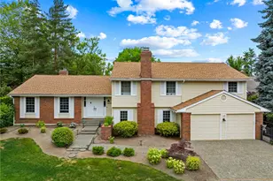 19250 SE 45th Pl, Issaquah, WA 98027 - Photo 1