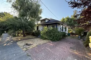 546 N 81st St, Seattle, WA 98103 - Photo 1