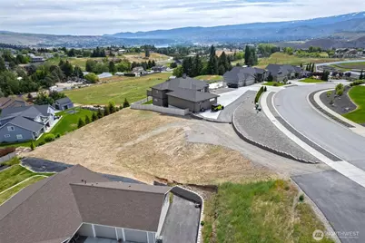 858 Autumn Crest Drive, Wenatchee, WA 98801 - Photo 1